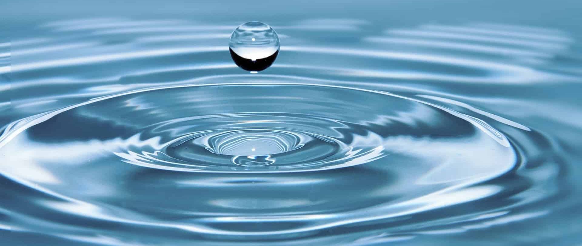 acqua nei cosmetici, laboratorio erbe di sardegna, come idratare la pelle