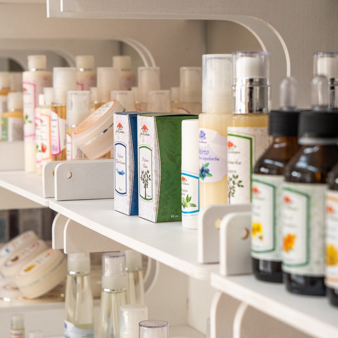 laboratorio erbe di sardegna, azienda cosmetica sarda, cosmetici naturali sardegna